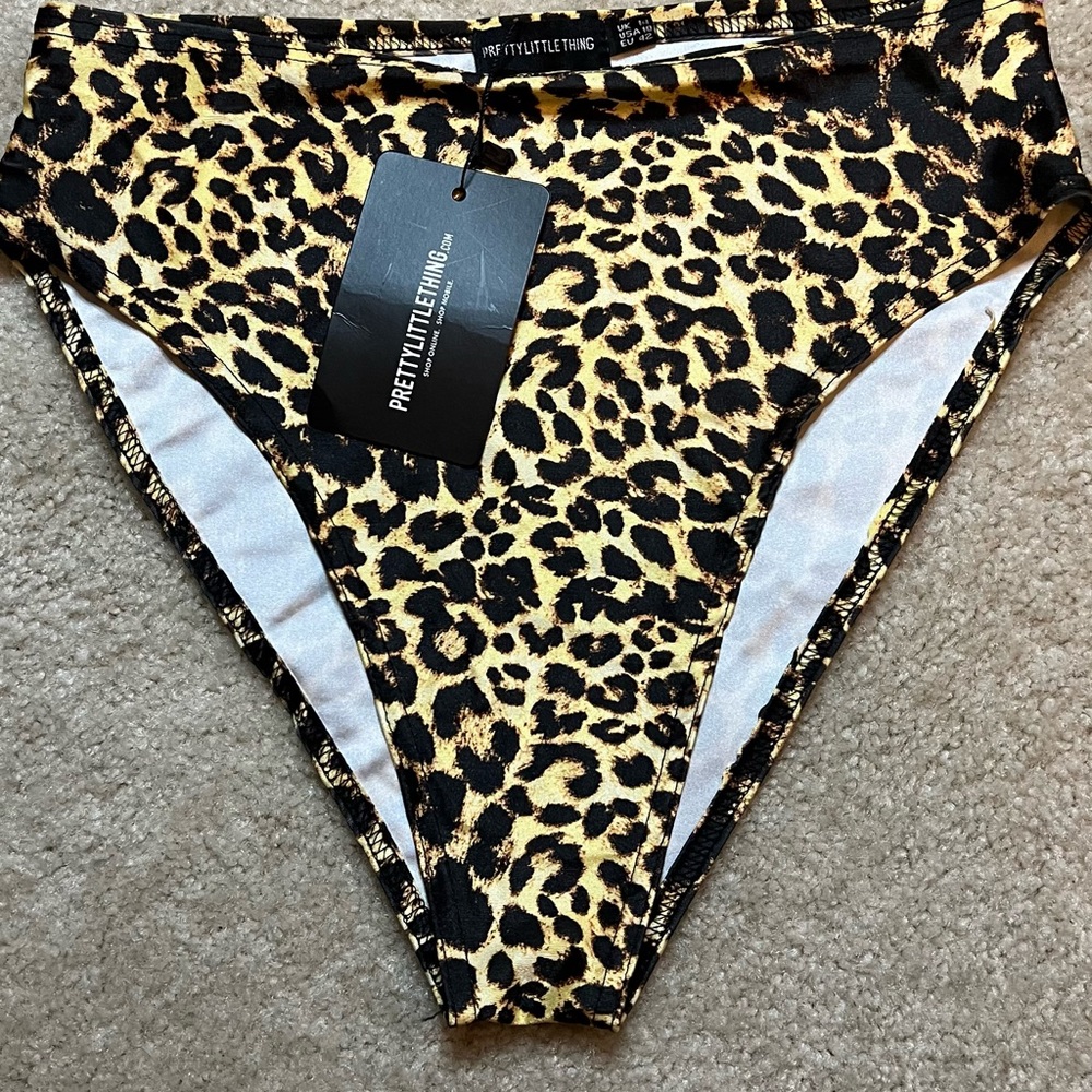 NWT PrettyLittleThing - Picture 2 of 5